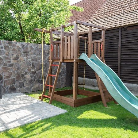 Rodinne Apartmany Alex & Gregor Bešeňová エクステリア 写真
