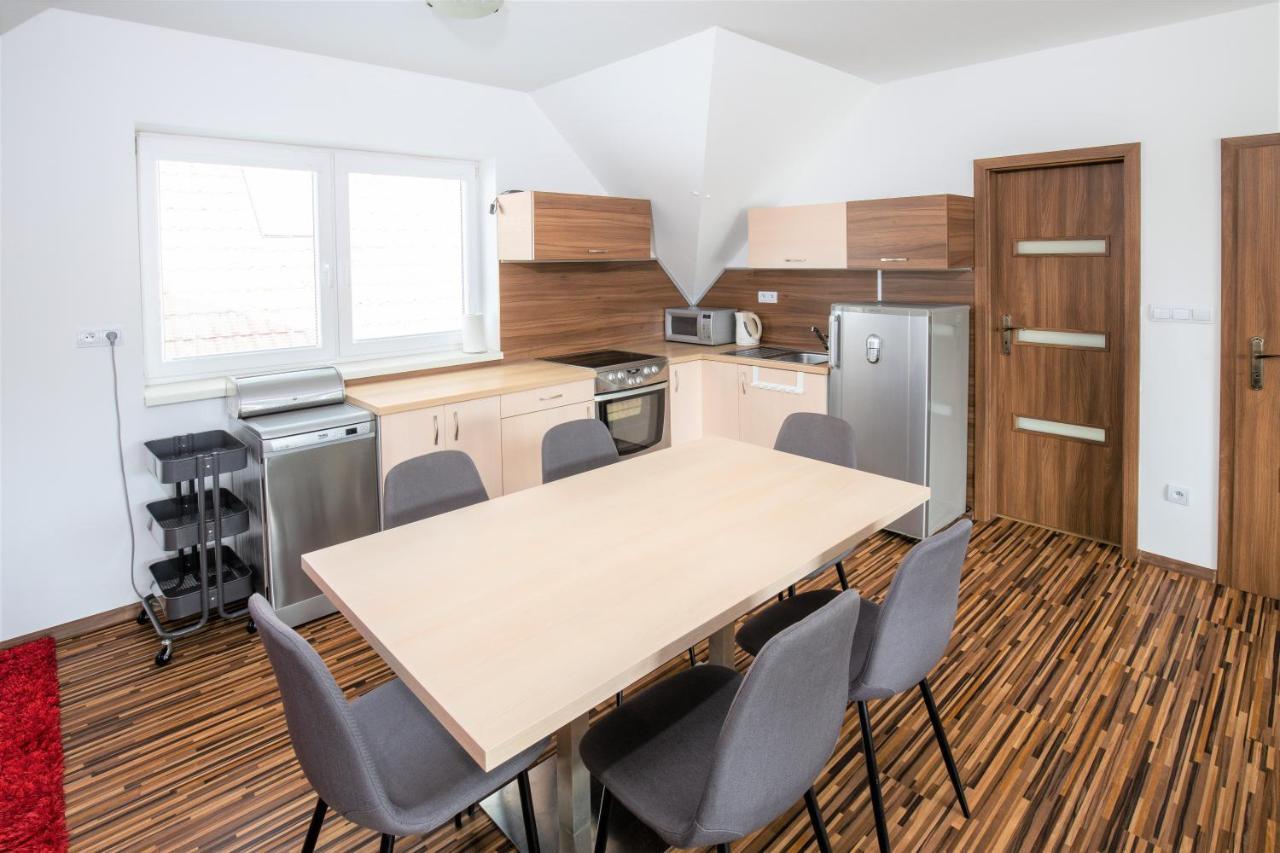 Rodinne Apartmany Alex & Gregor Bešeňová エクステリア 写真