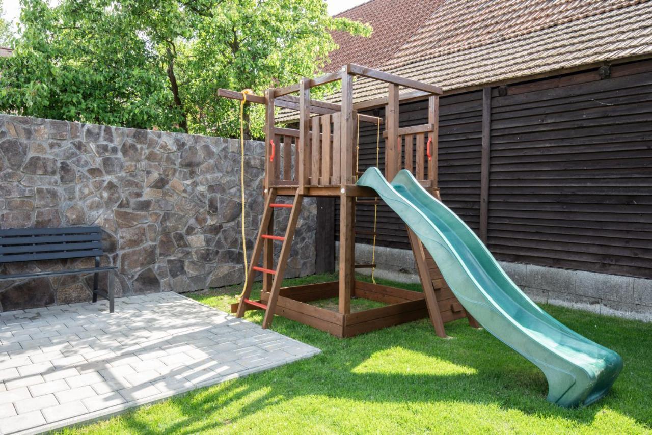 Rodinne Apartmany Alex & Gregor Bešeňová エクステリア 写真